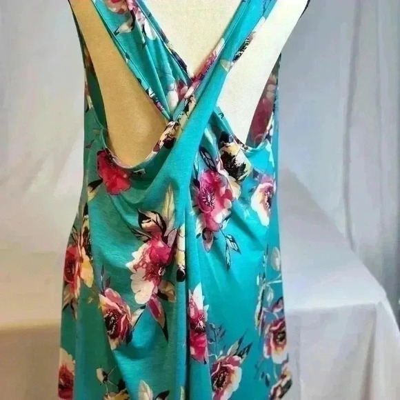NWT! Be Stage Green with Floral Design Summer Top with Open Cross Back (2X) - Picture 5 of 11